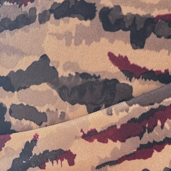 Fabletics On-The-Go Midi Medium Impact Sports Bra size xxs - Picture 8 of 9